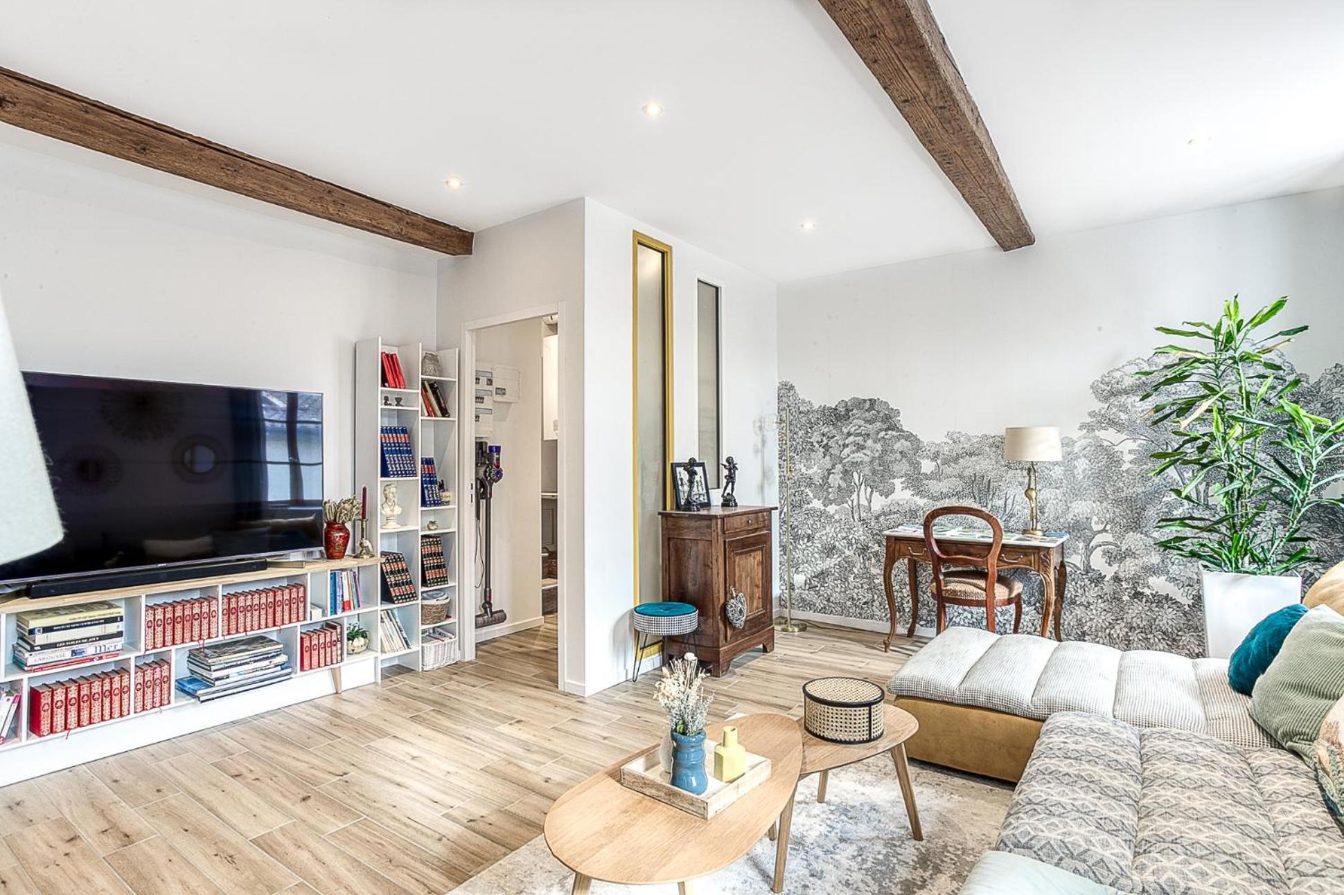 Duplex De Luxe A Elegance Et Confort 100m2 Climatisees Trevoux